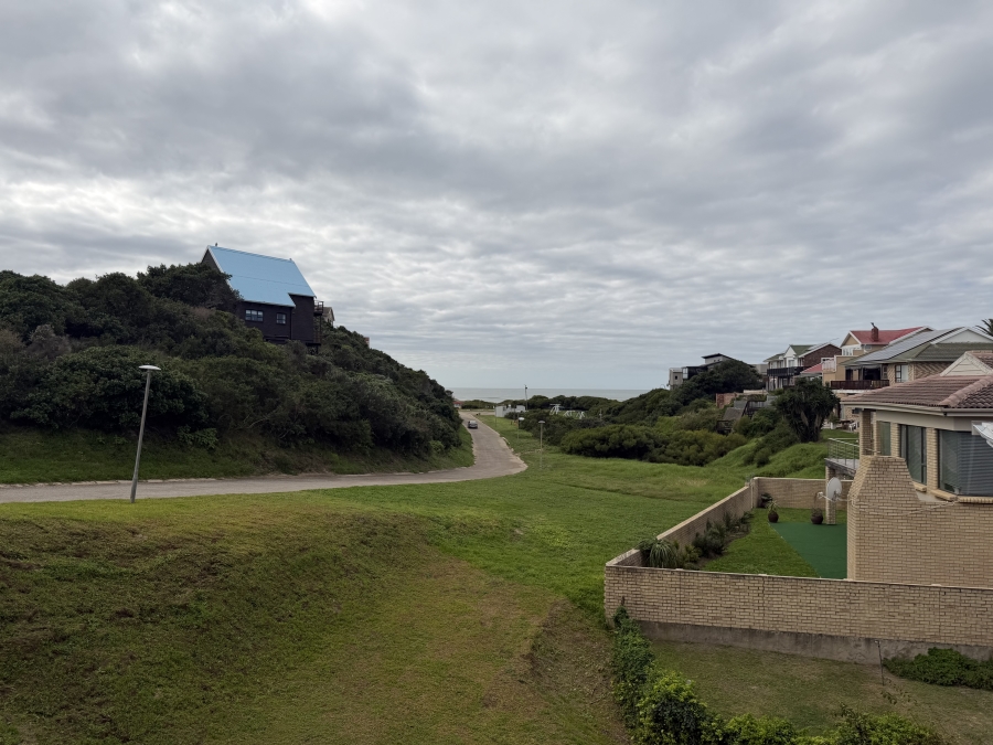 4 Bedroom Property for Sale in Paradise Beach Eastern Cape